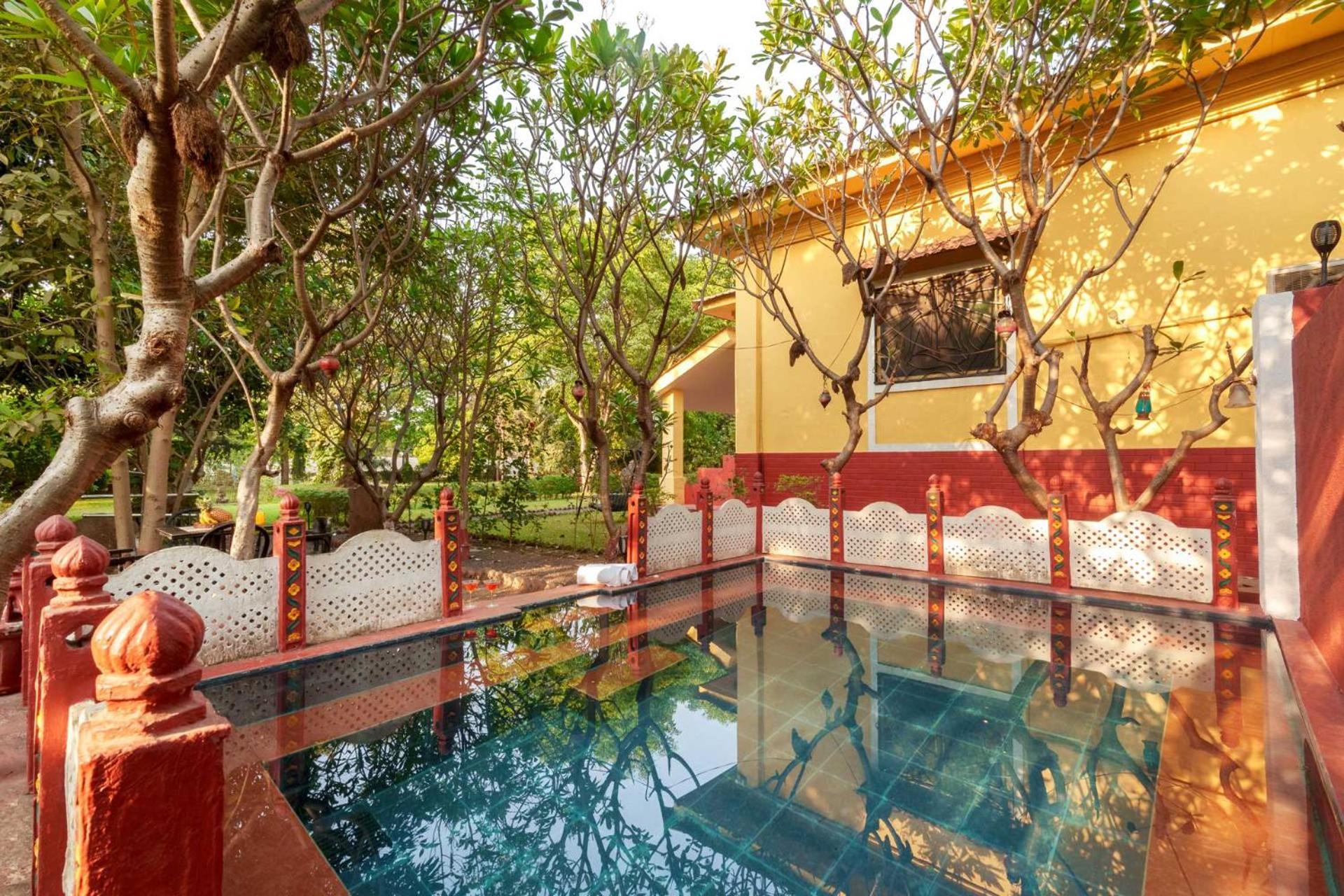Vintage Estate - Lakeside Allure With Vintage Decor,A Plunge Pool & A Lawn Featuring A Charming Gazebo Karjat Exterior foto