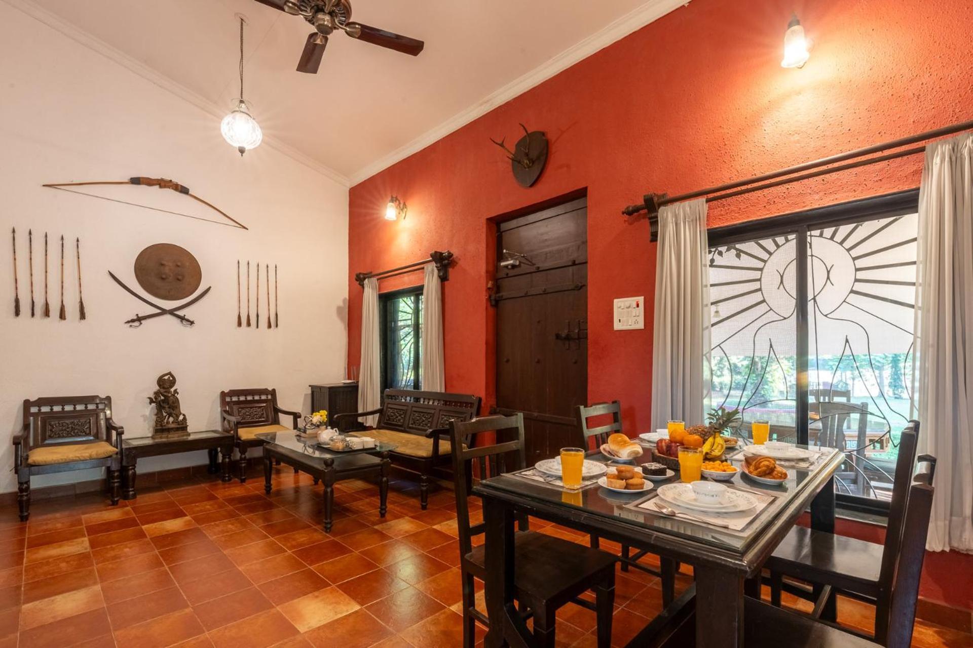 Vintage Estate - Lakeside Allure With Vintage Decor,A Plunge Pool & A Lawn Featuring A Charming Gazebo Karjat Exterior foto