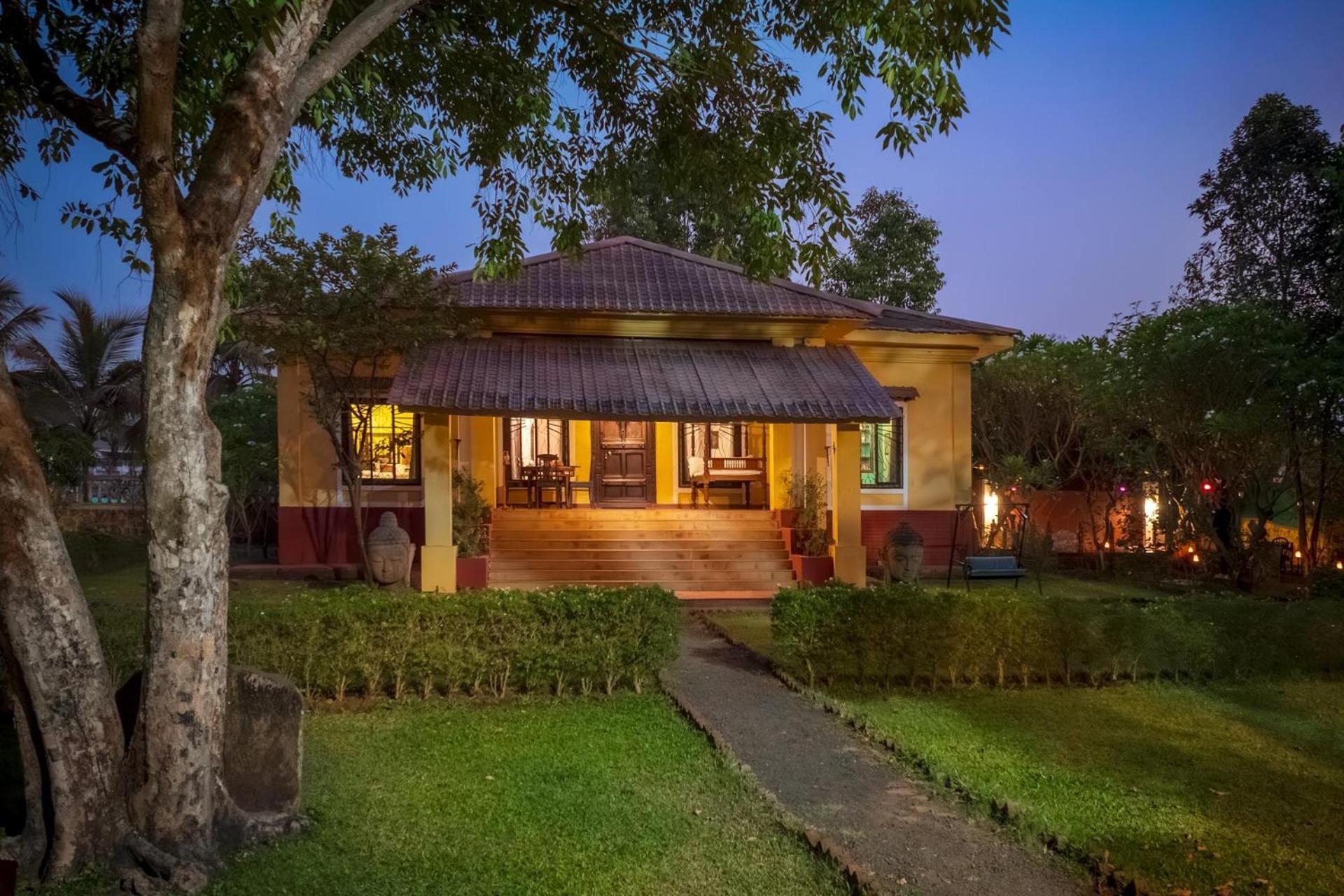 Vintage Estate - Lakeside Allure With Vintage Decor,A Plunge Pool & A Lawn Featuring A Charming Gazebo Karjat Exterior foto